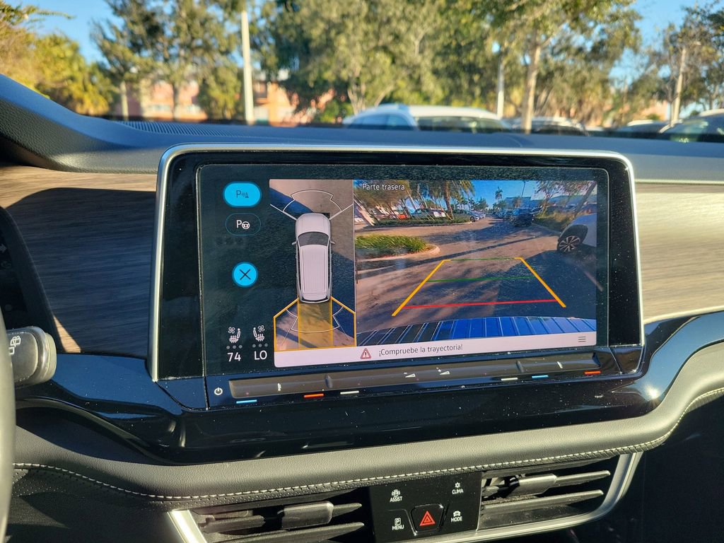 Certified 2024 Volkswagen Atlas SEL Premium R-Line image 24