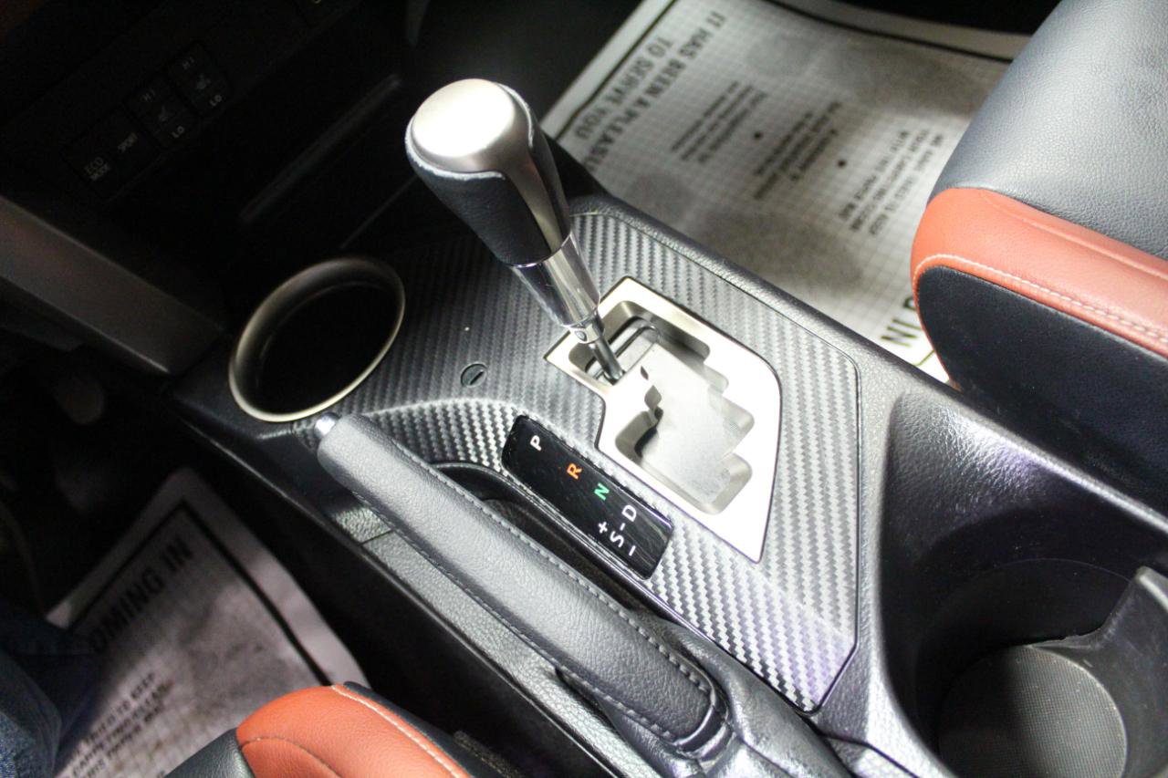 Used 2015 Toyota RAV4 Limited w/ Technology Package image 16