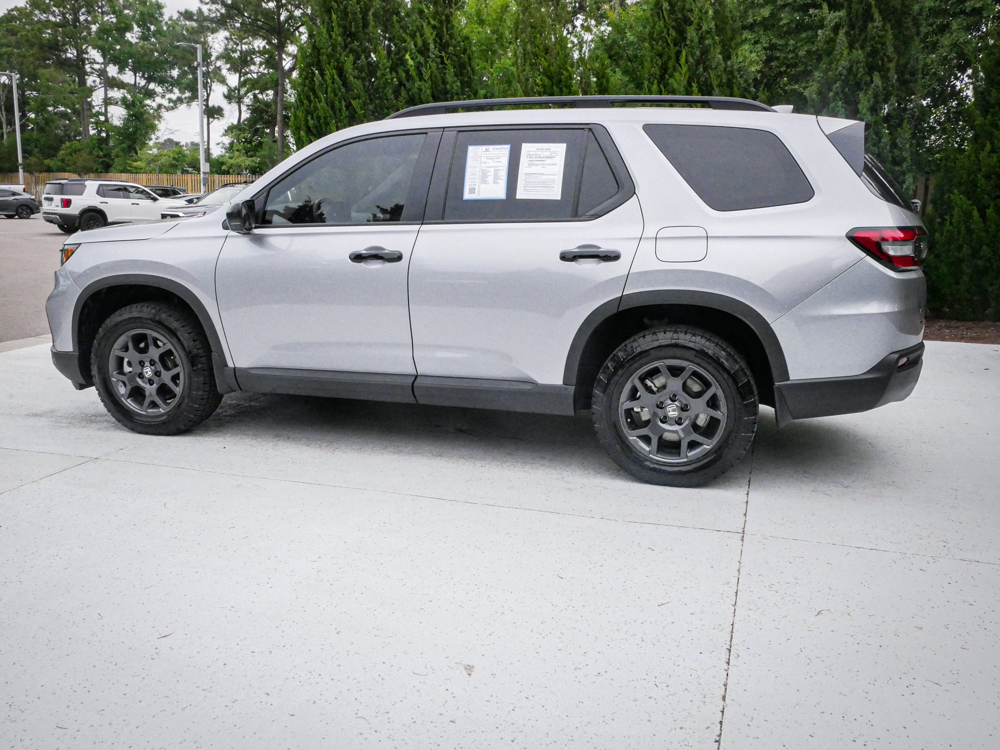 Used 2025 Honda Pilot TrailSport image 7