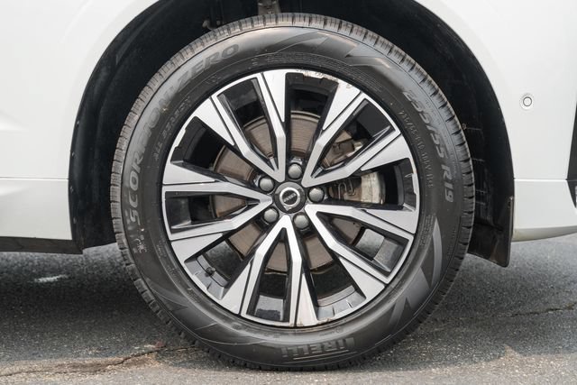 Certified 2024 Volvo XC60 B5 Plus w/ Protection Package Premier AWD/4WD image 18