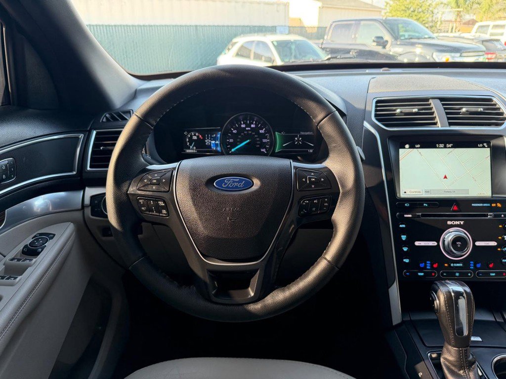 Used 2018 Ford Explorer Limited w/ Ford Safe & Smart Package FWD image 27