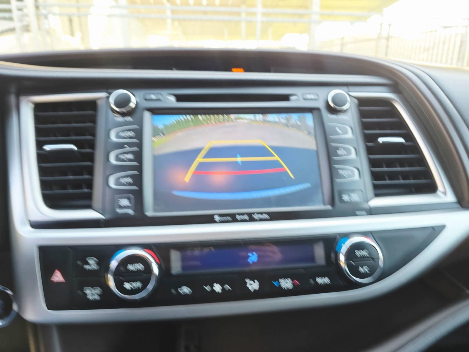 Used 2016 Toyota Highlander Limited image 21