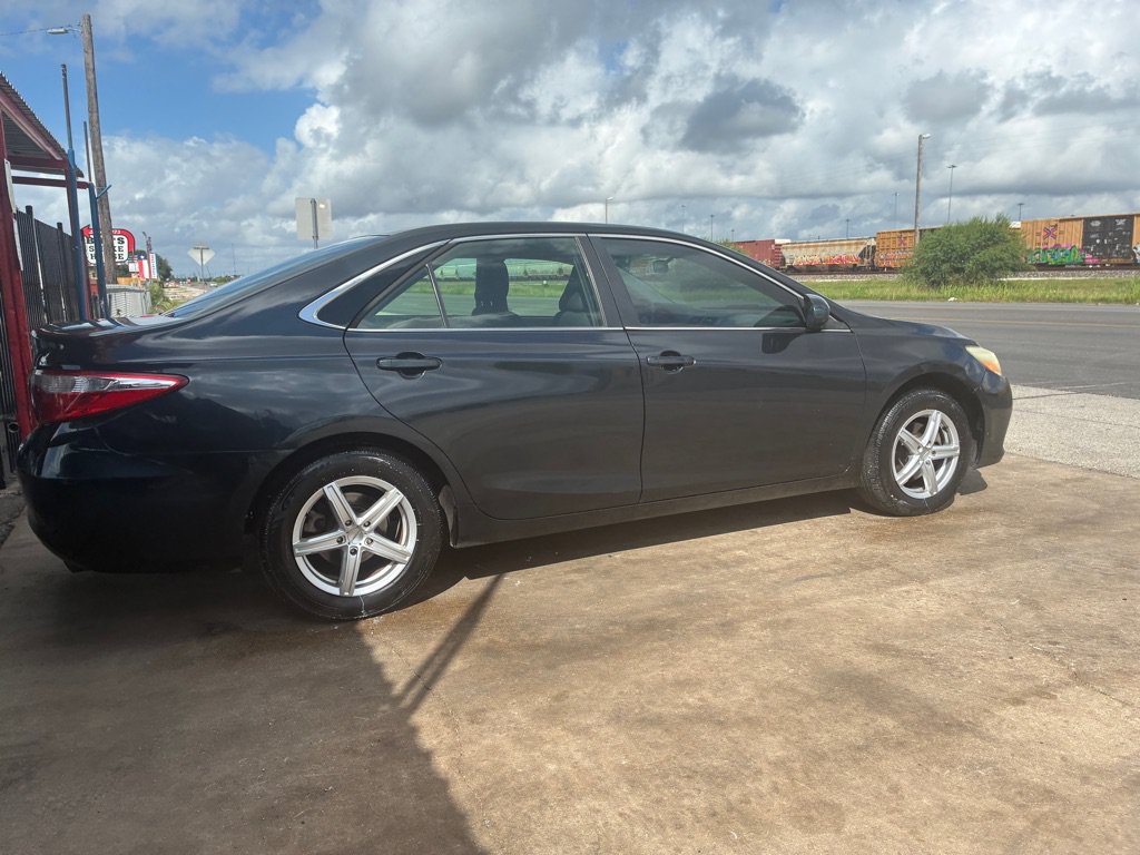 Used 2015 Toyota Camry LE FWD image 7