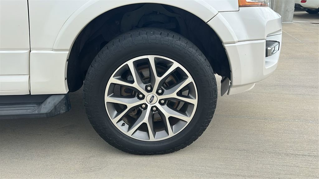 Used 2017 Ford Expedition EL XLT w/ Equipment Group 202A RWD image 15