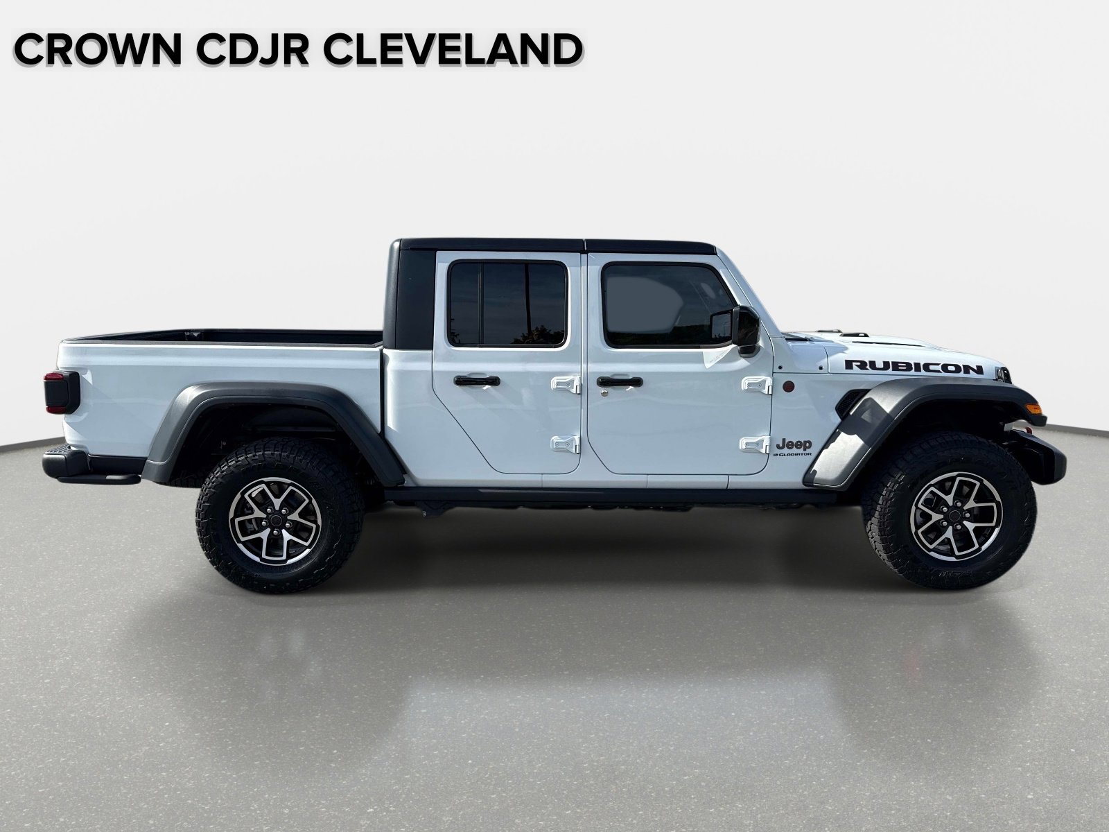 Used 2025 Jeep Gladiator Rubicon w/ Convenience Group AWD/4WD image 3