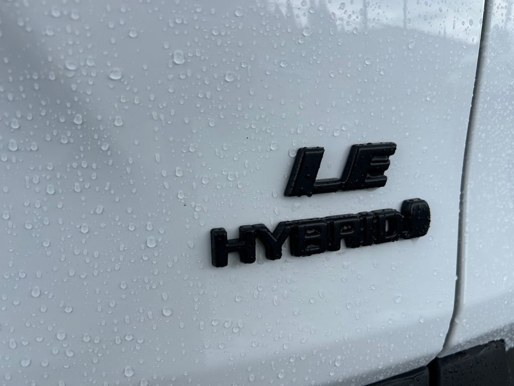 Used 2021 Toyota RAV4 LE image 32