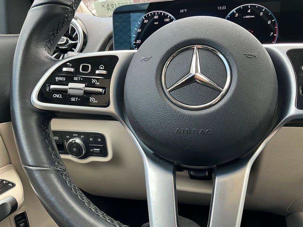 Used 2022 Mercedes-Benz GLB 250 4MATIC image 21