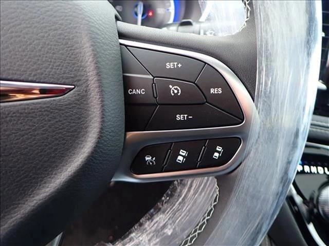 New 2026 Chrysler Pacifica Limited w/ Uconnect Theater Family Group AWD/4WD image 19