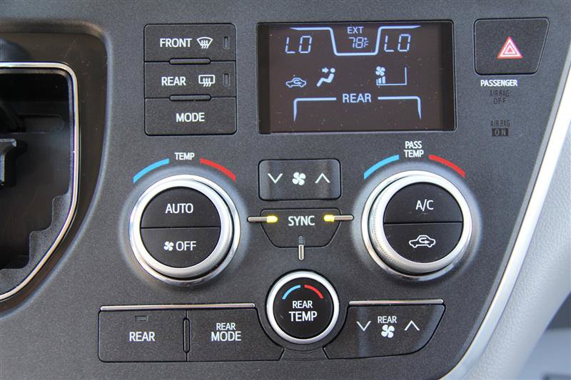 Used 2017 Toyota Sienna XLE Premium AWD/4WD image 37