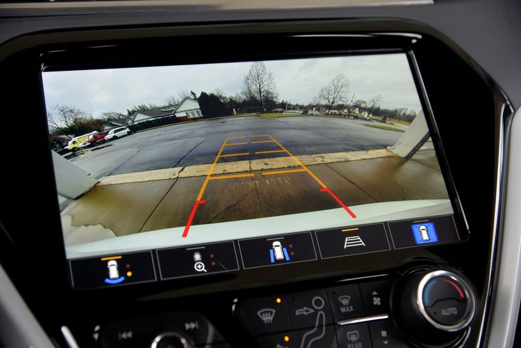 Used 2021 Chevrolet Bolt Premier w/ Infotainment Package image 20