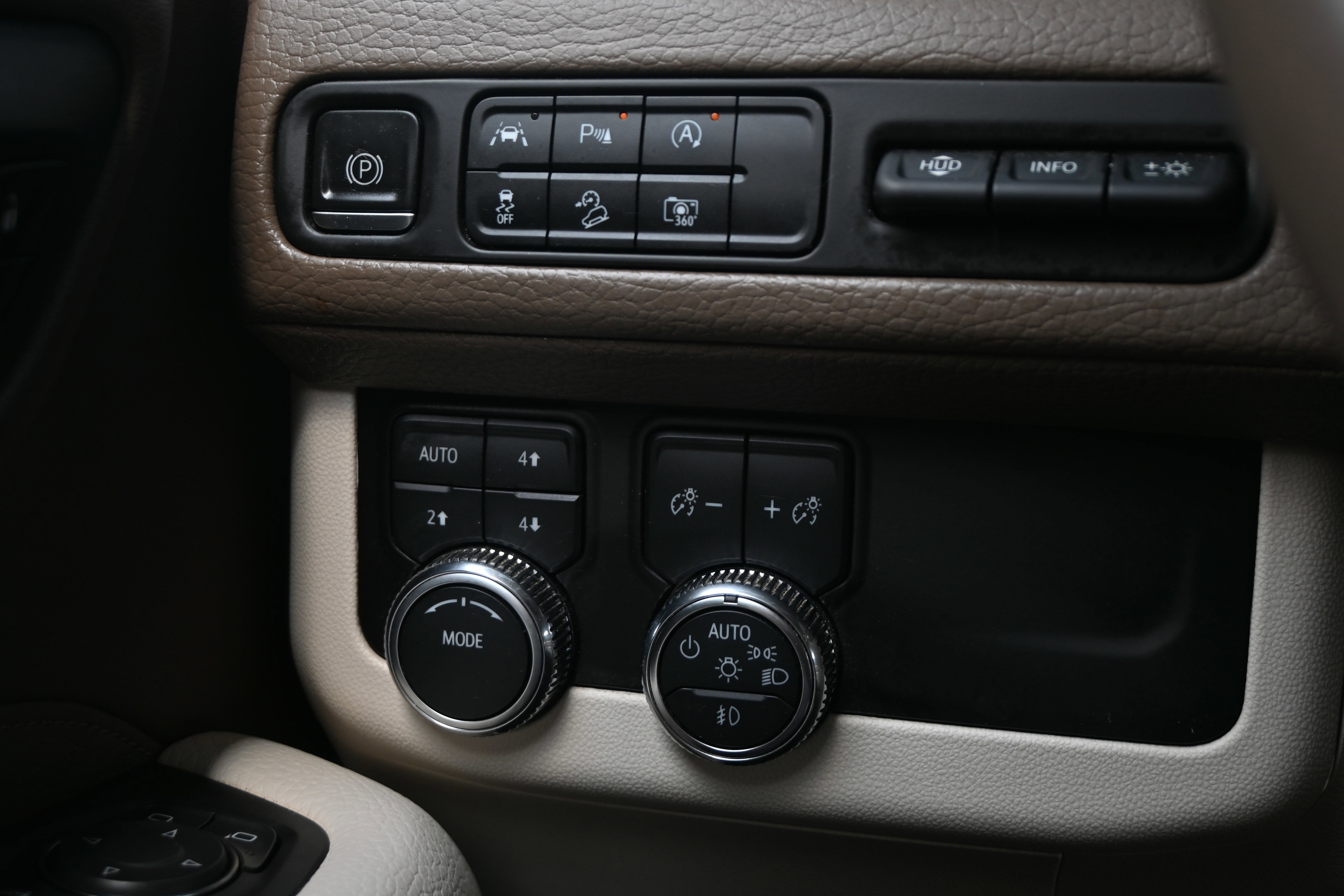 Used 2023 GMC Yukon Denali AWD/4WD image 29
