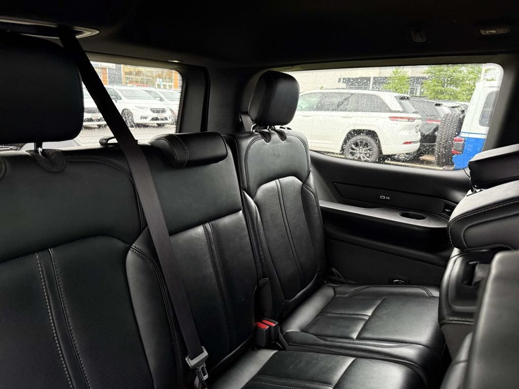 Certified 2024 Jeep Wagoneer Series II w/ Flexible Seating Group AWD/4WD image 16