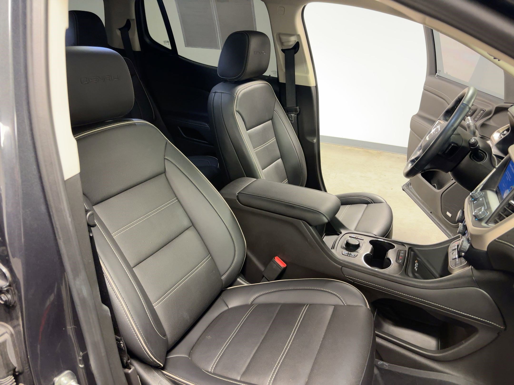 Used 2023 GMC Acadia Denali w/ Denali Ultimate Package image 31