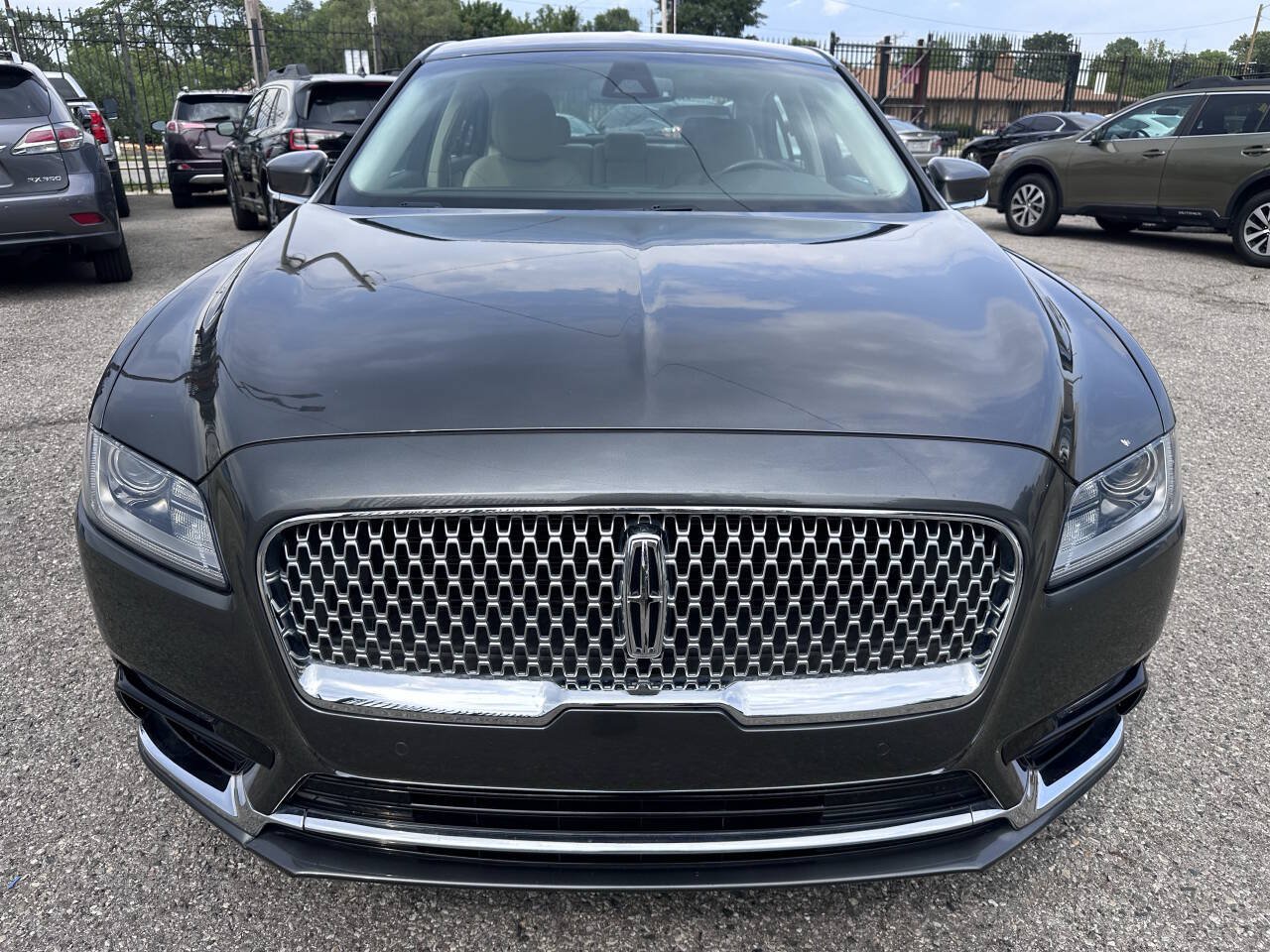 Used 2018 Lincoln Continental Select w/ Continental Climate Package FWD image 2