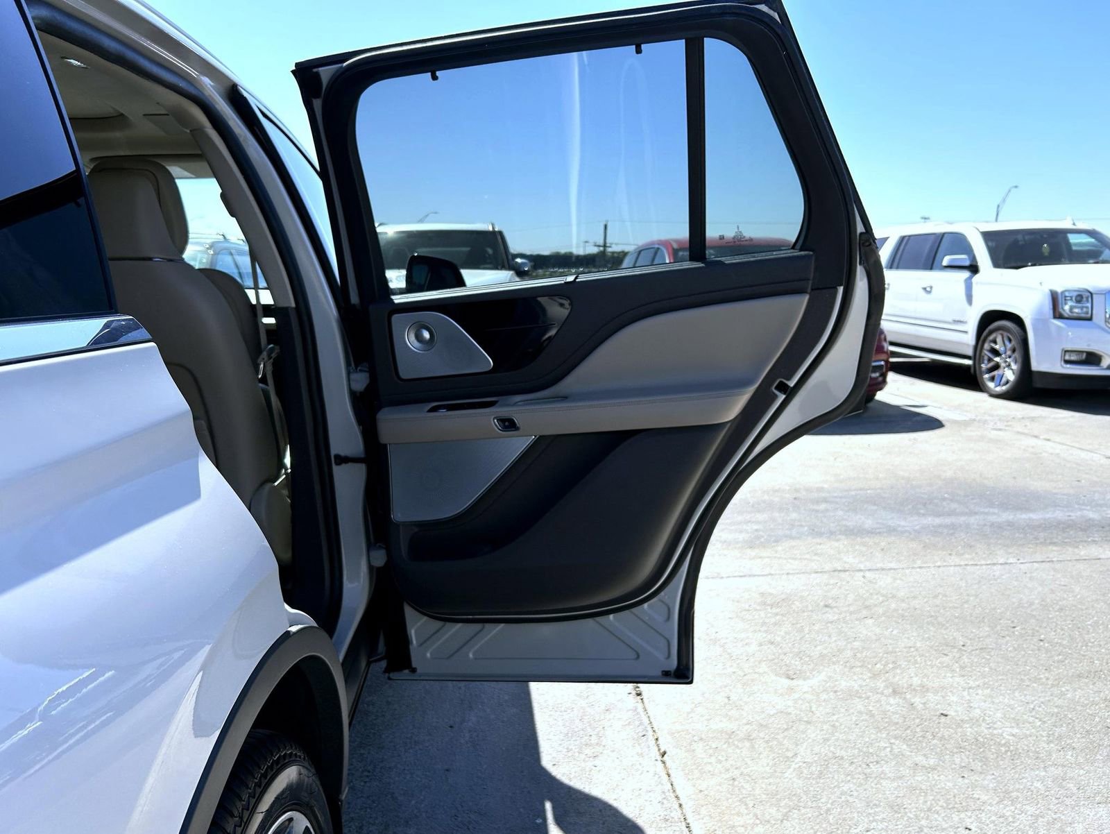 Used 2020 Lincoln Aviator Reserve w/ Equipment Group 202A AWD/4WD image 16