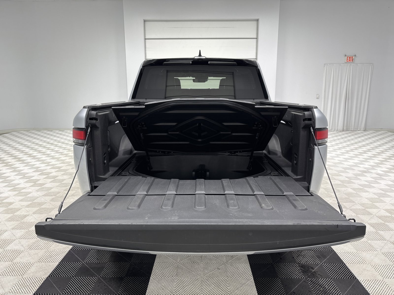 Used 2023 Rivian R1T Adventure image 15