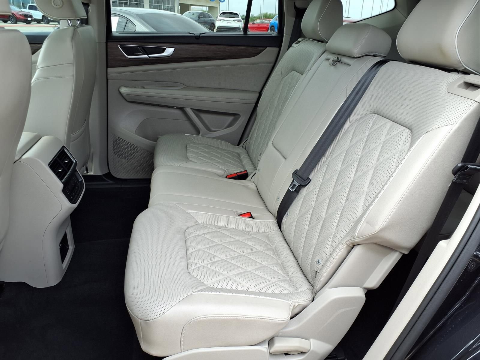 Used 2024 Volkswagen Atlas SEL Premium R-Line image 26