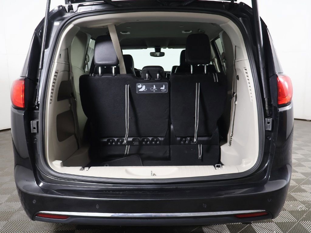 Used 2020 Chrysler Pacifica Touring-L Plus image 18
