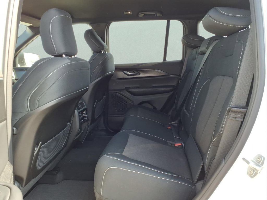 New 2026 Jeep Grand Cherokee Laredo RWD image 11