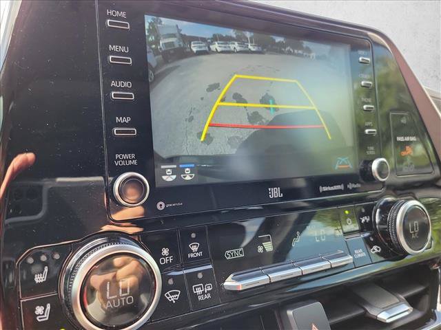Used 2020 Toyota Highlander Limited FWD image 25