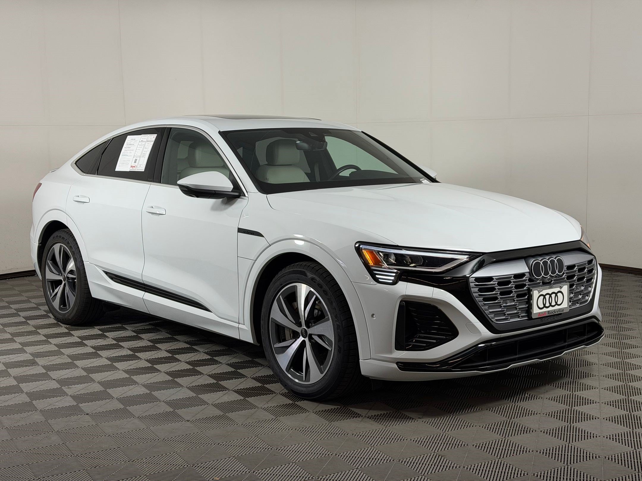 Used 2024 Audi Q8 e-tron Premium Plus w/ Premium Plus Package AWD/4WD image 7