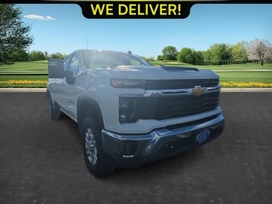 Used 2024 Chevrolet Silverado 3500 LT w/ Convenience Package AWD/4WD image 3