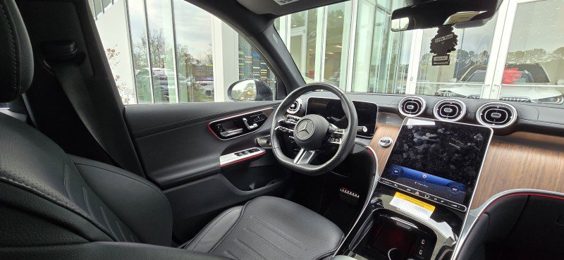 Used 2025 Mercedes-Benz GLC 300 4MATIC image 22