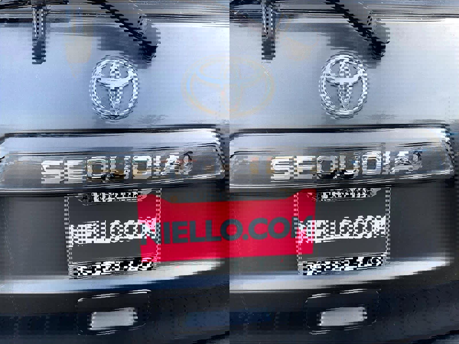 Used 2019 Toyota Sequoia SR5 image 11