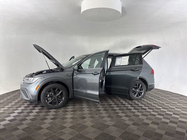 Used 2024 Volkswagen Tiguan SE image 13