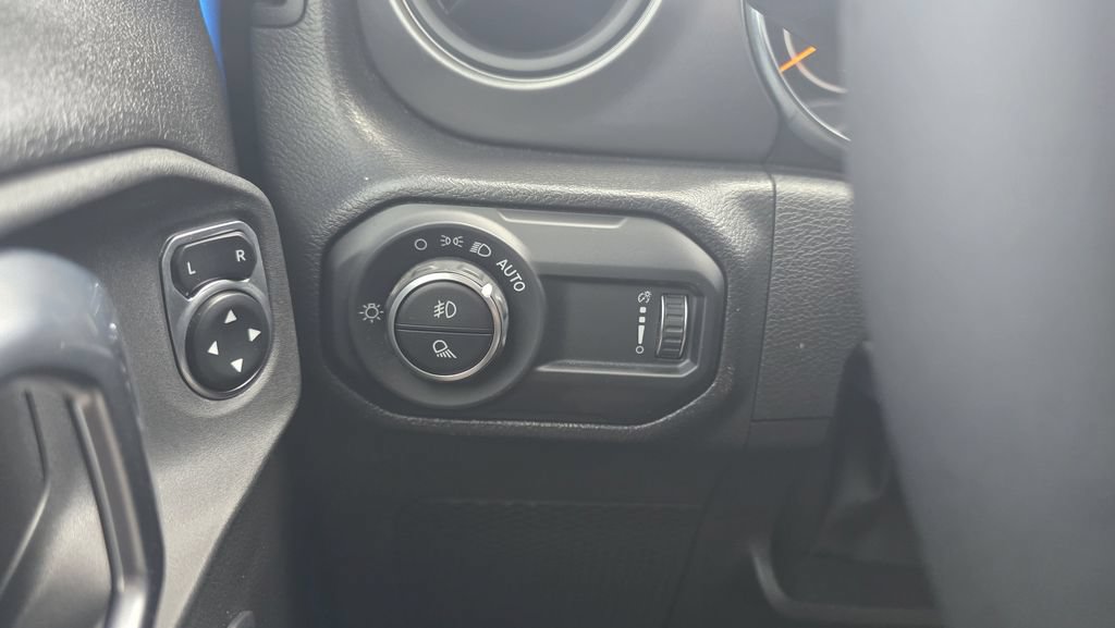 Used 2023 Jeep Gladiator Sport AWD/4WD image 18