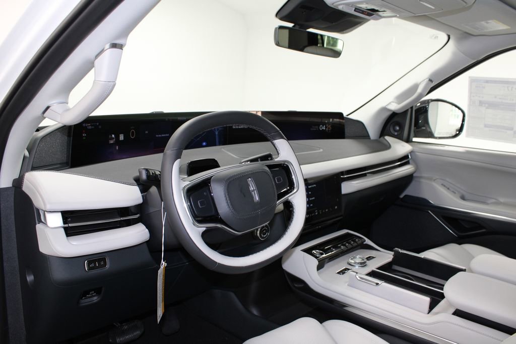 New 2025 Lincoln Navigator L Reserve image 27