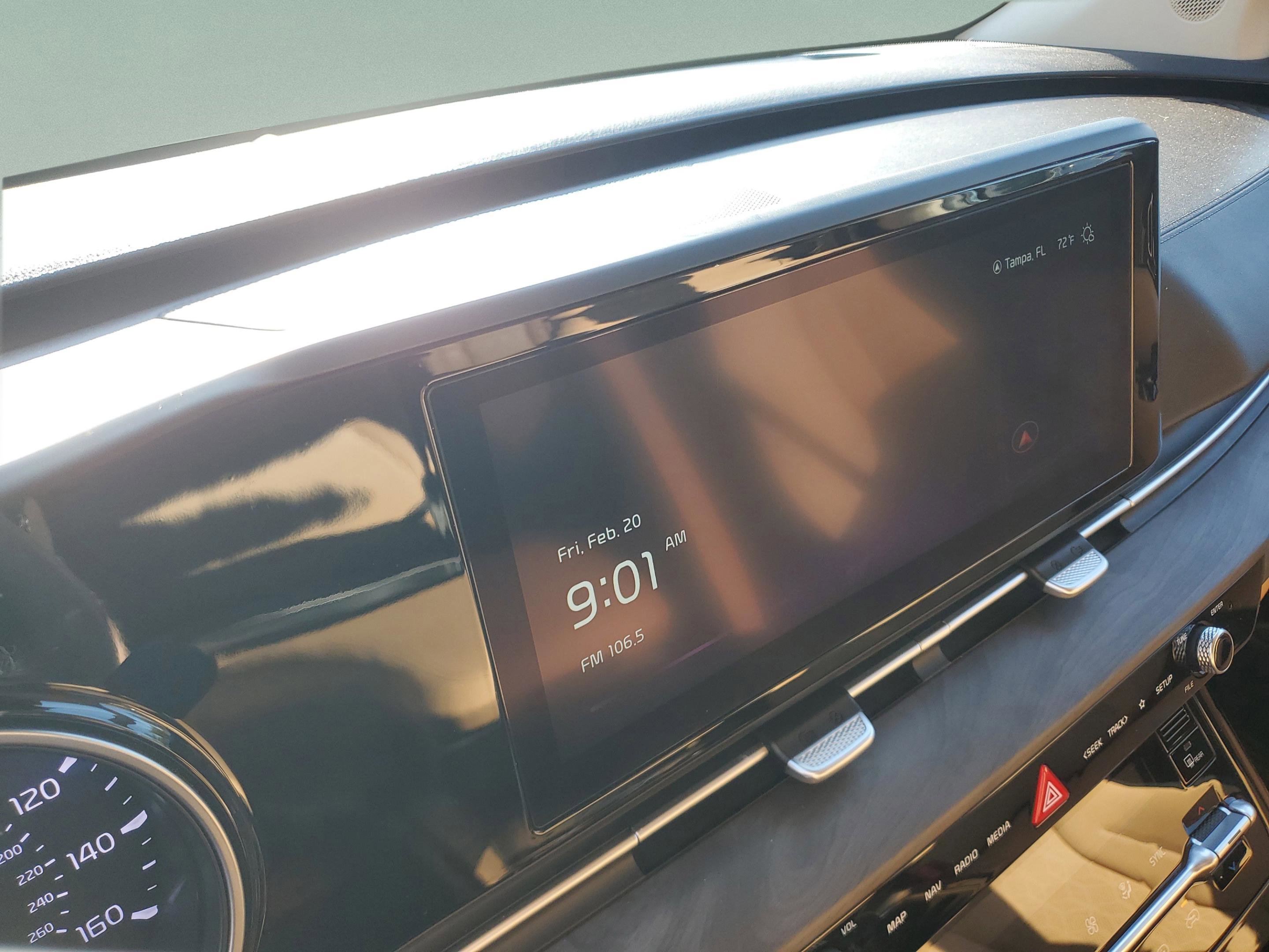 Certified 2023 Kia Carnival EX image 22