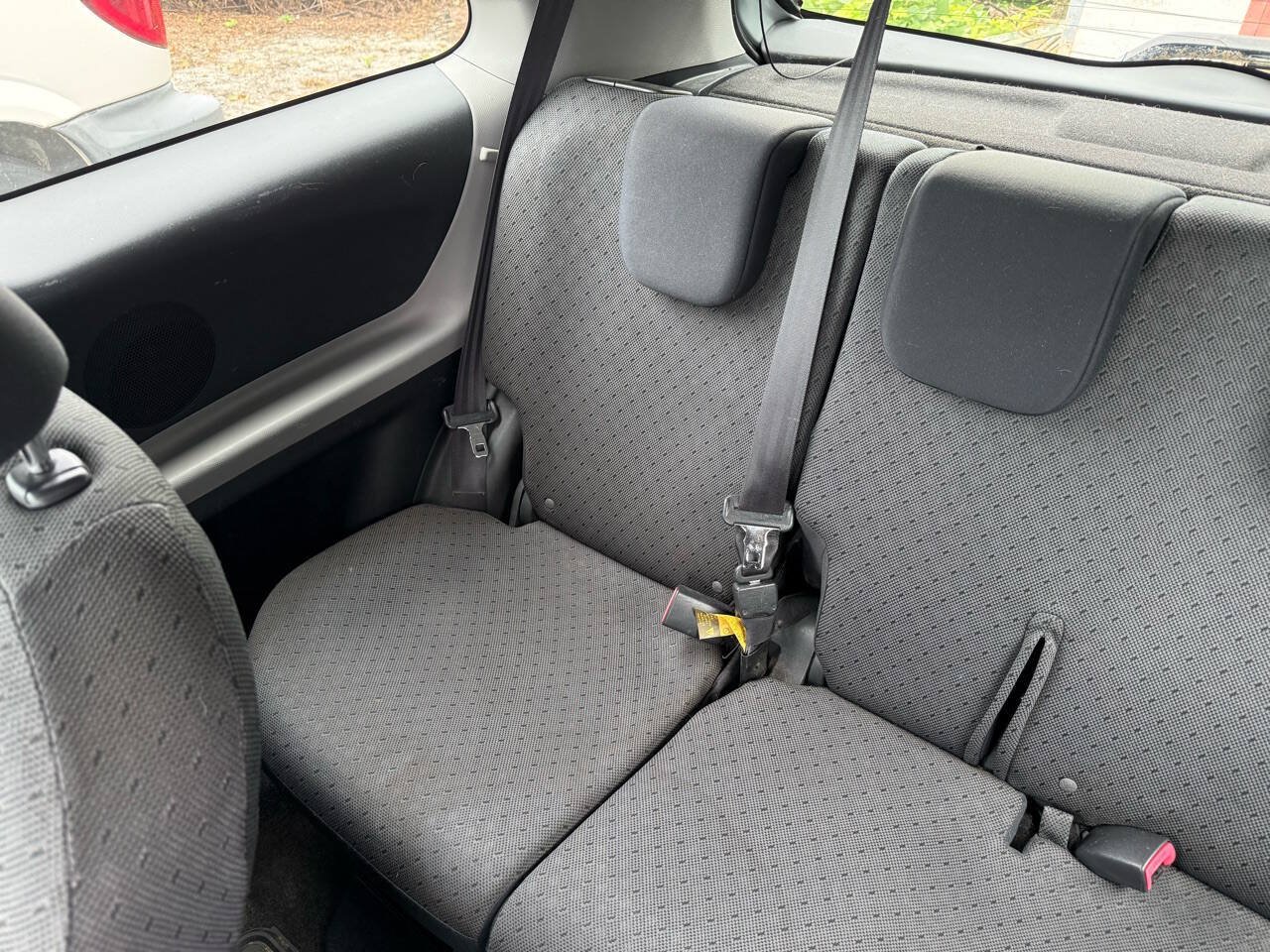 Used 2010 Toyota Yaris 2-Door Hatchback FWD image 15