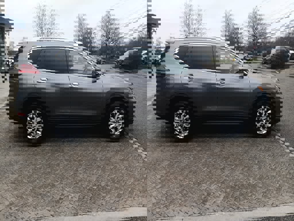 Used 2019 Nissan Rogue SV image 7