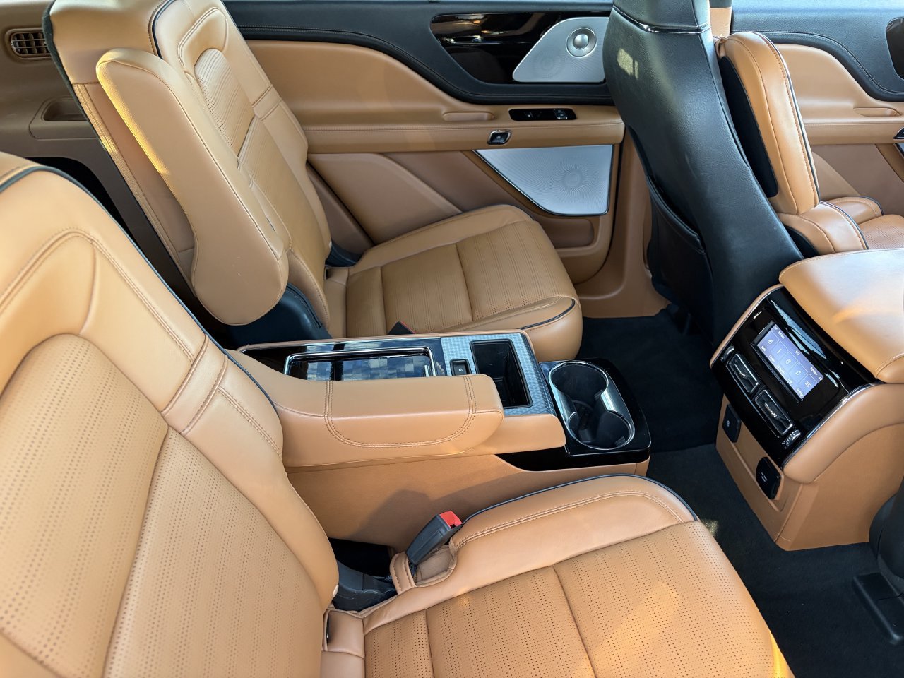 Certified 2023 Lincoln Aviator Black Label w/ Class IV Trailer Tow Package AWD/4WD image 13
