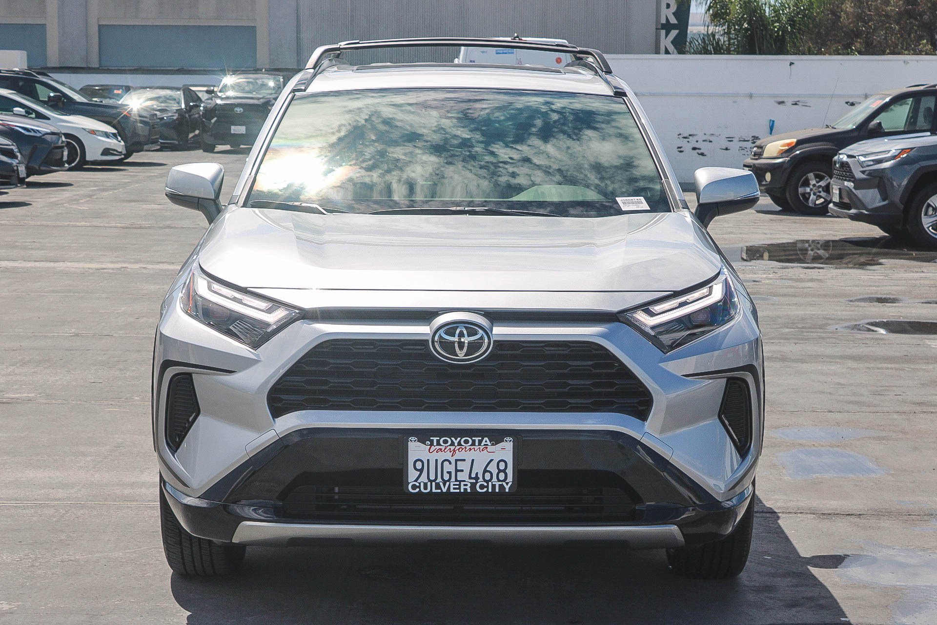 Used 2025 Toyota RAV4 SE w/ Convenience Package AWD/4WD image 2