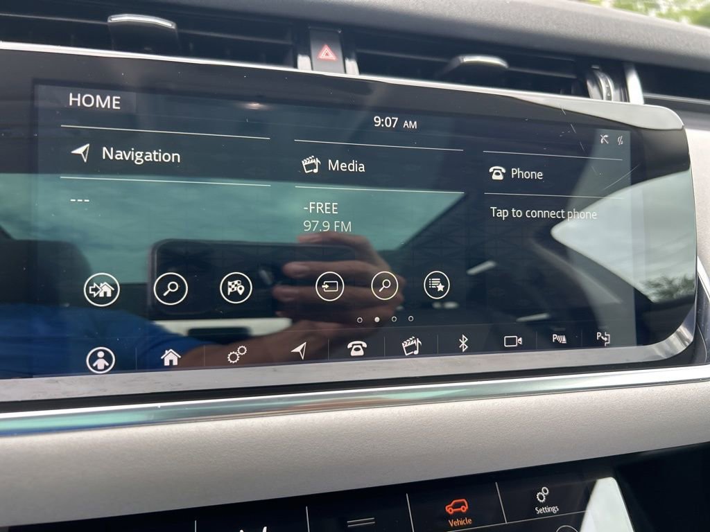 Used 2020 Land Rover Range Rover Evoque SE image 36