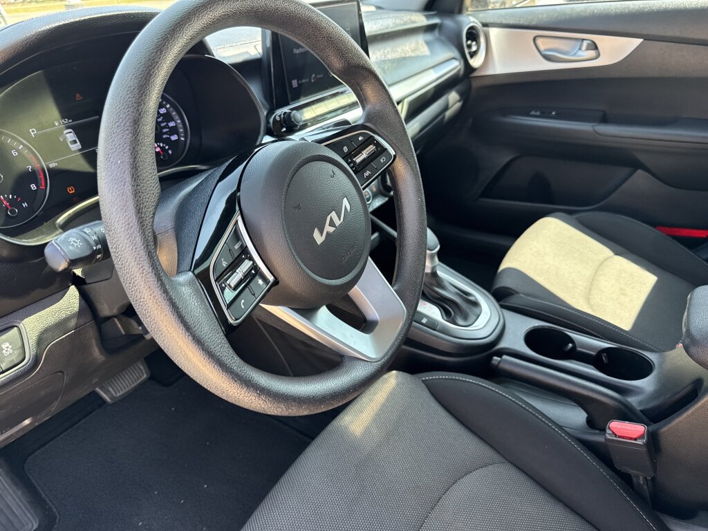 Certified 2022 Kia Forte Sedan FWD image 22