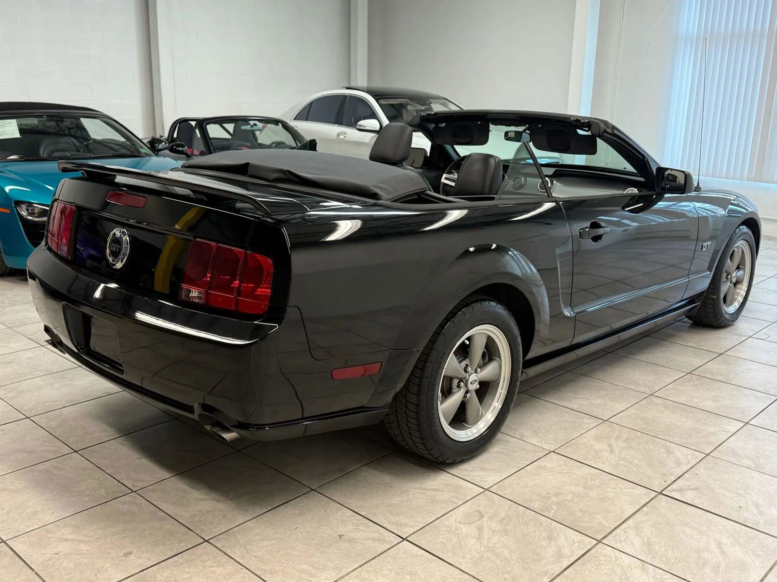 Used 2005 Ford Mustang GT image 9