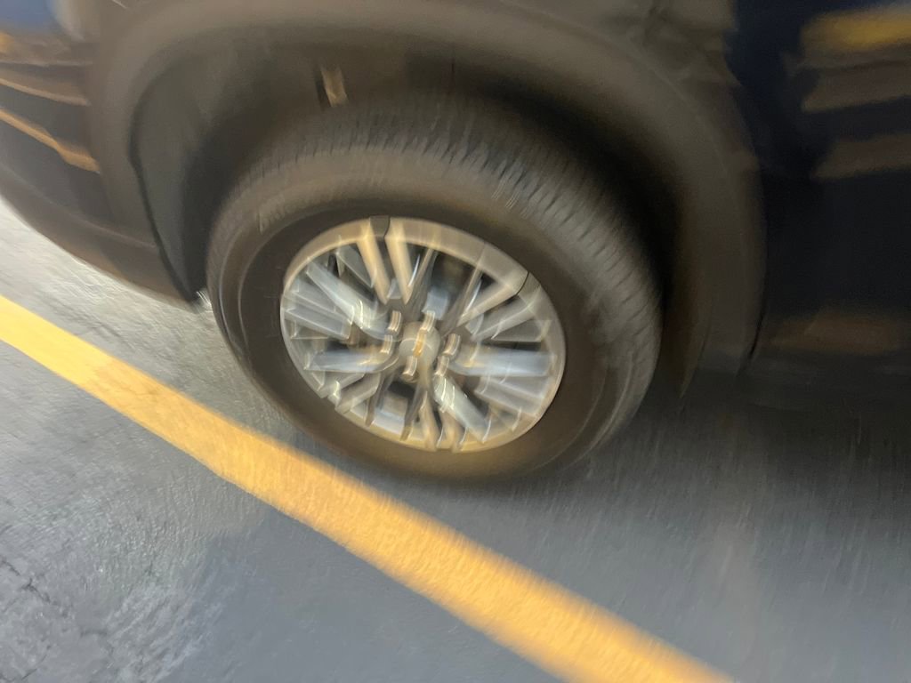 Used 2025 Chevrolet Traverse LT image 28