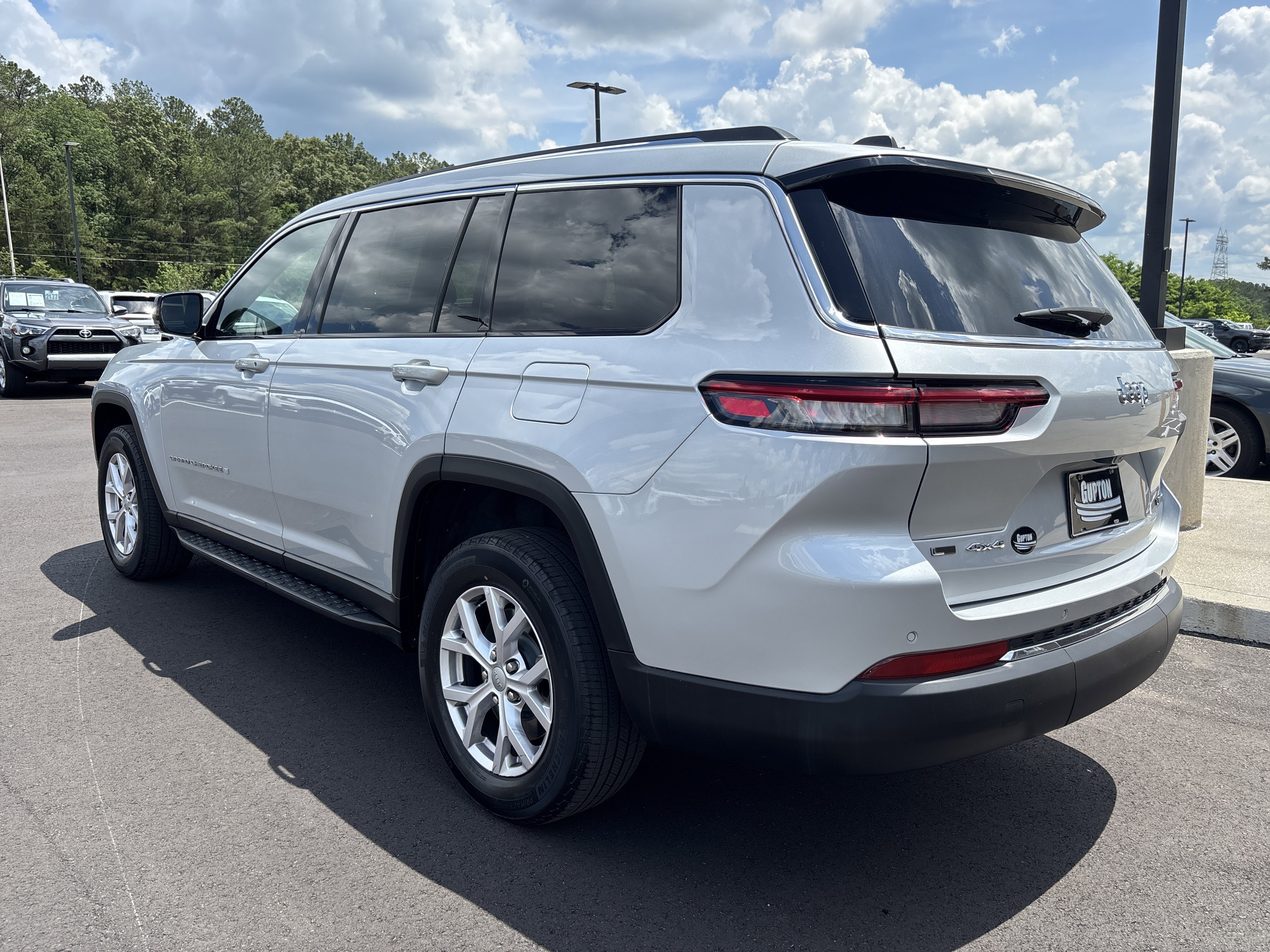 Used 2022 Jeep Grand Cherokee L Limited AWD/4WD image 3