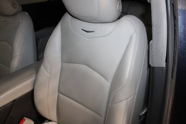 Certified 2022 Cadillac XT4 Luxury w/ Cold Weather Package image 8