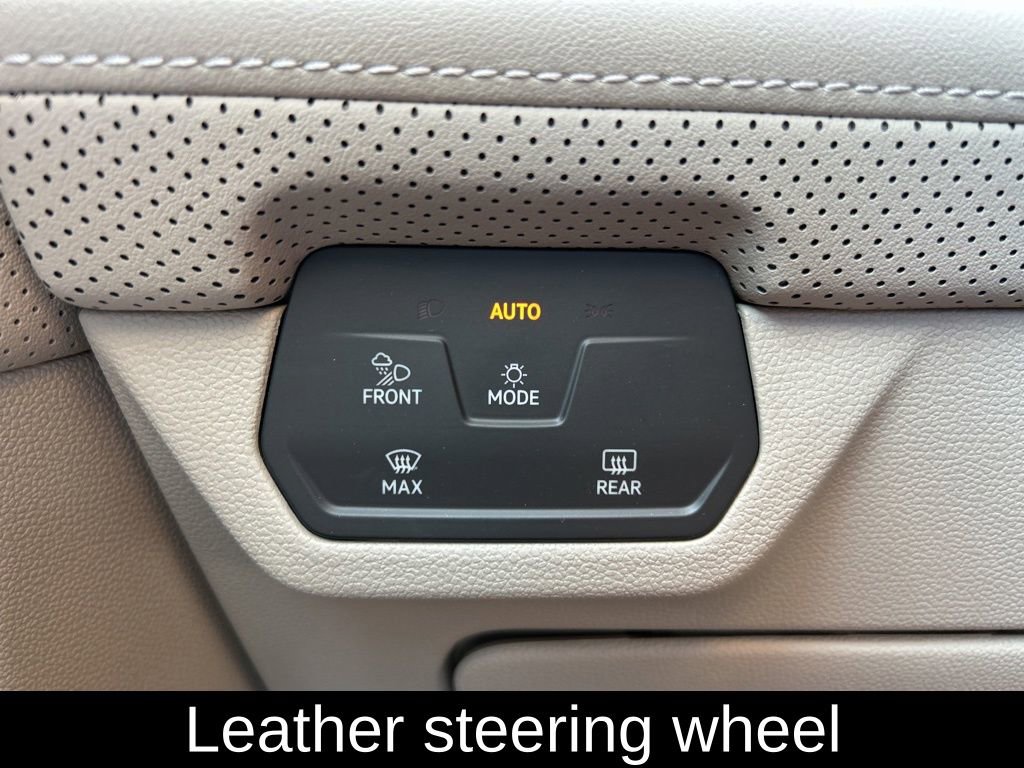 Certified 2025 Volkswagen Atlas SEL Premium R-Line image 31