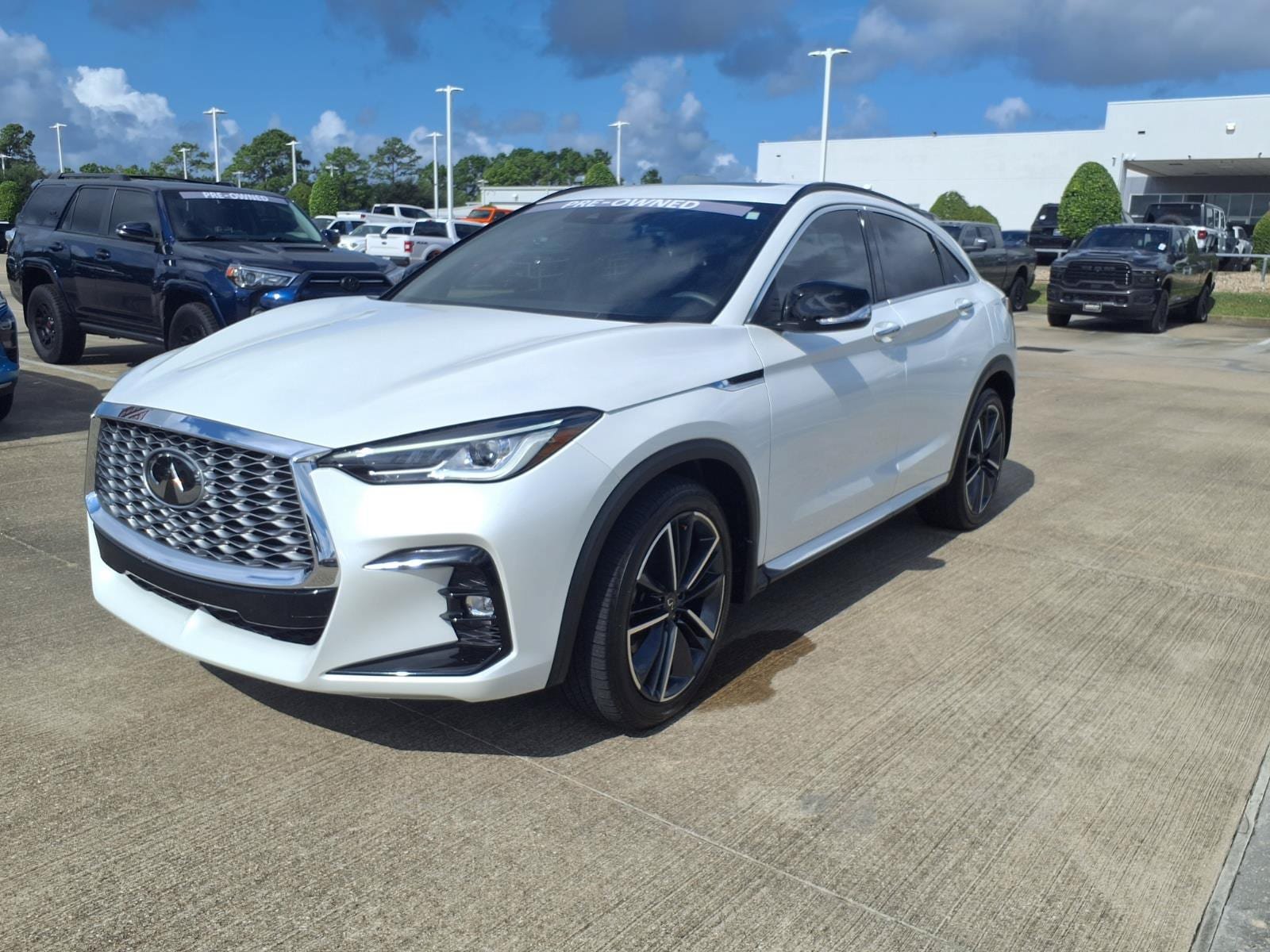 Used 2024 INFINITI QX55 Luxe w/ Cargo Package AWD/4WD image 3