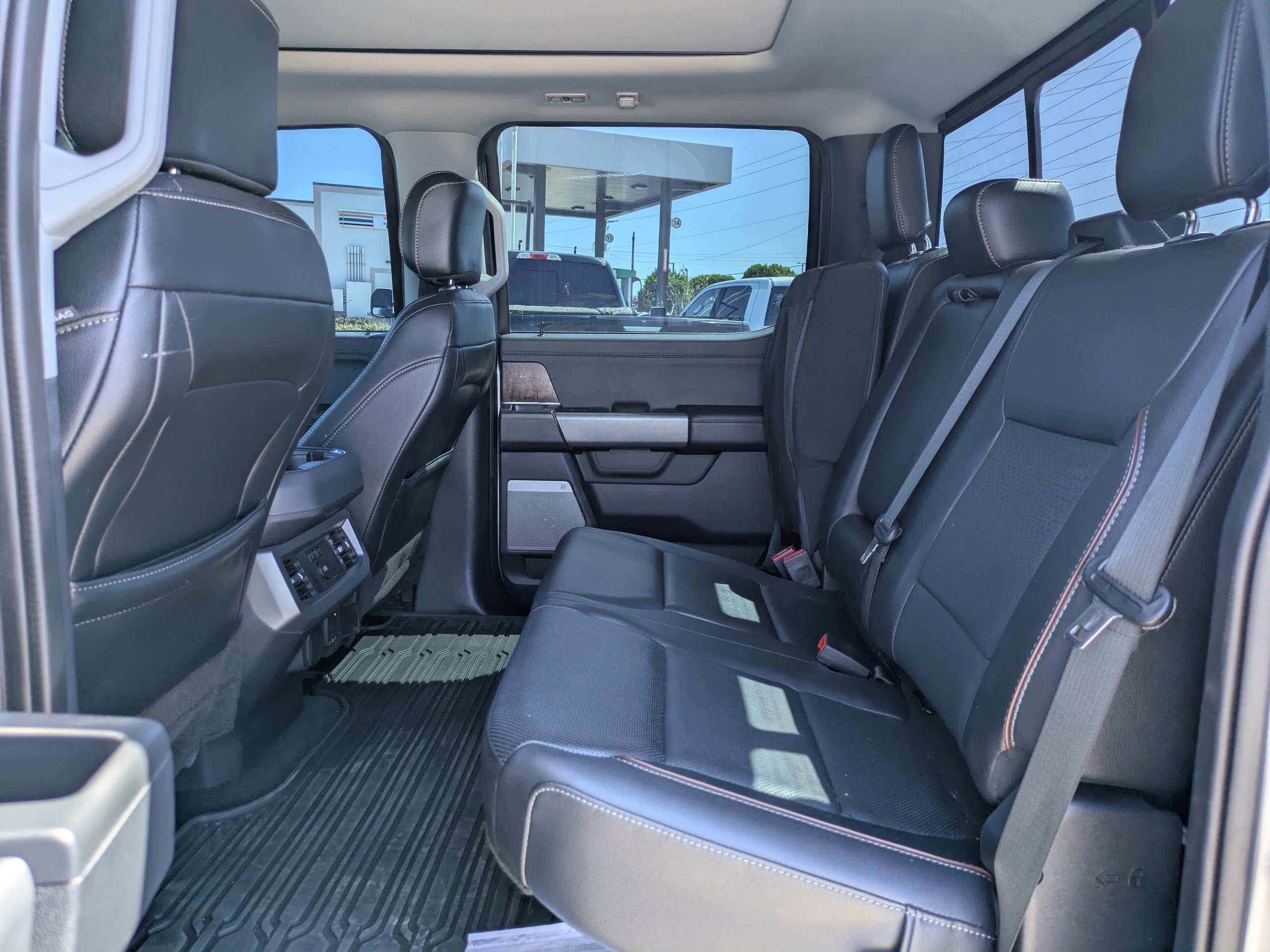 Used 2023 Ford F250 Lariat w/ Lariat Ultimate Package AWD/4WD image 34