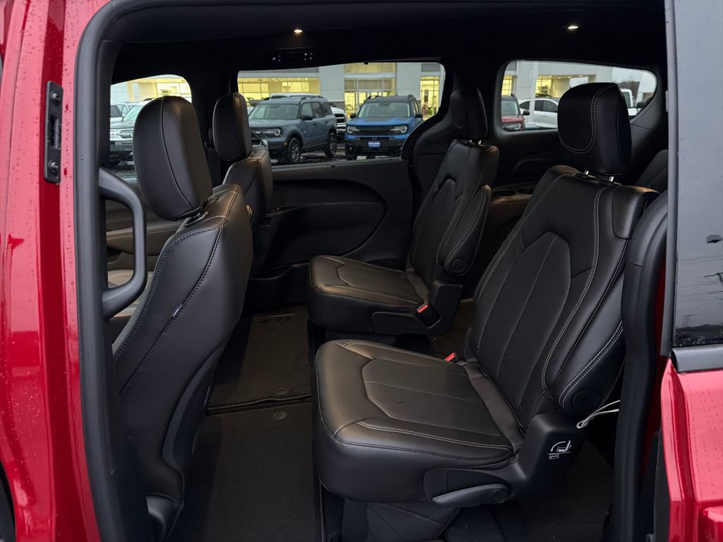 New 2026 Chrysler Pacifica Select image 23