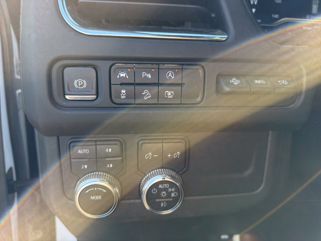 Used 2023 GMC Yukon AT4 w/ AT4 Premium Package AWD/4WD image 21