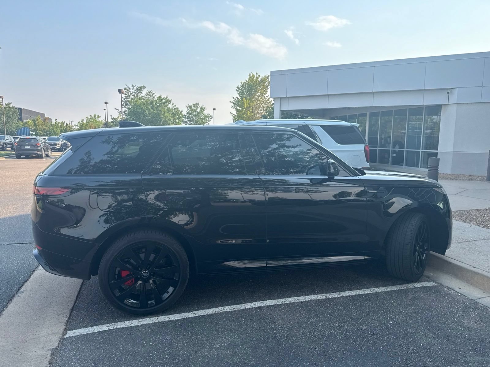 Used 2024 Land Rover Range Rover Sport Dynamic SE AWD/4WD image 2
