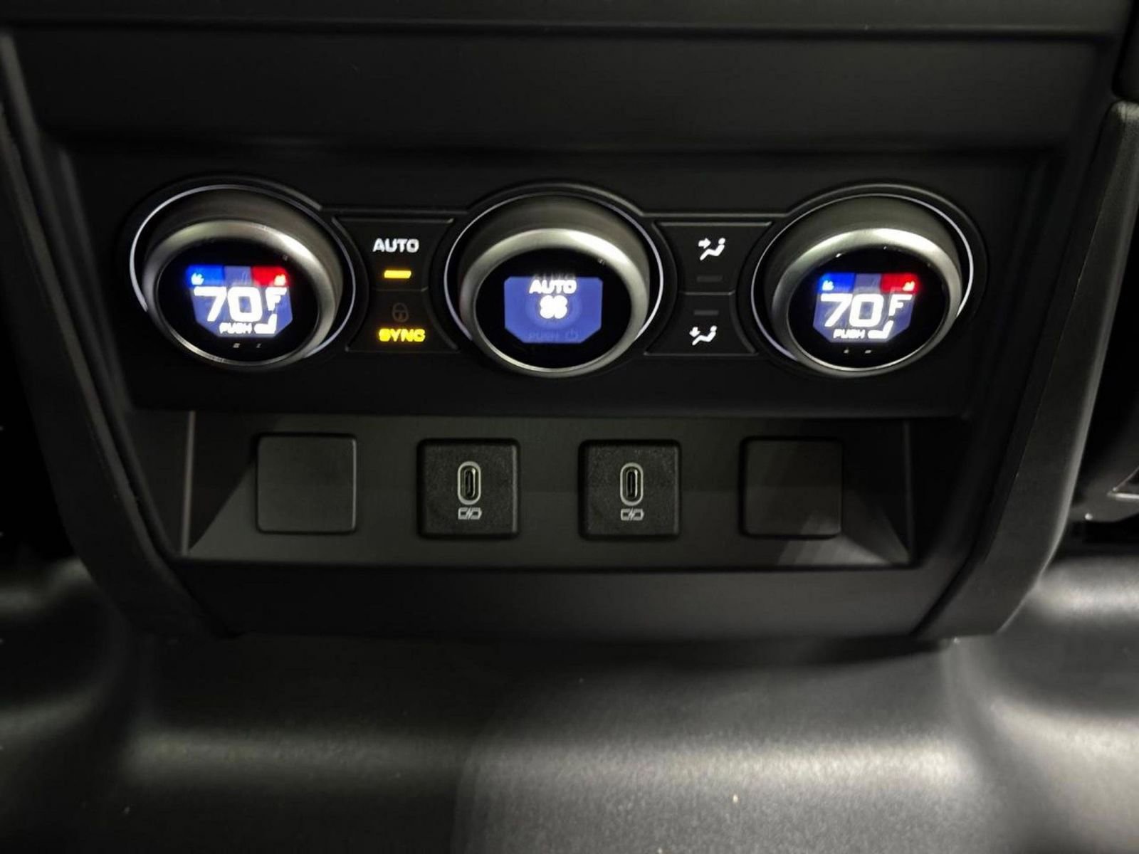 New 2026 Land Rover Defender 110 X-Dynamic SE image 10