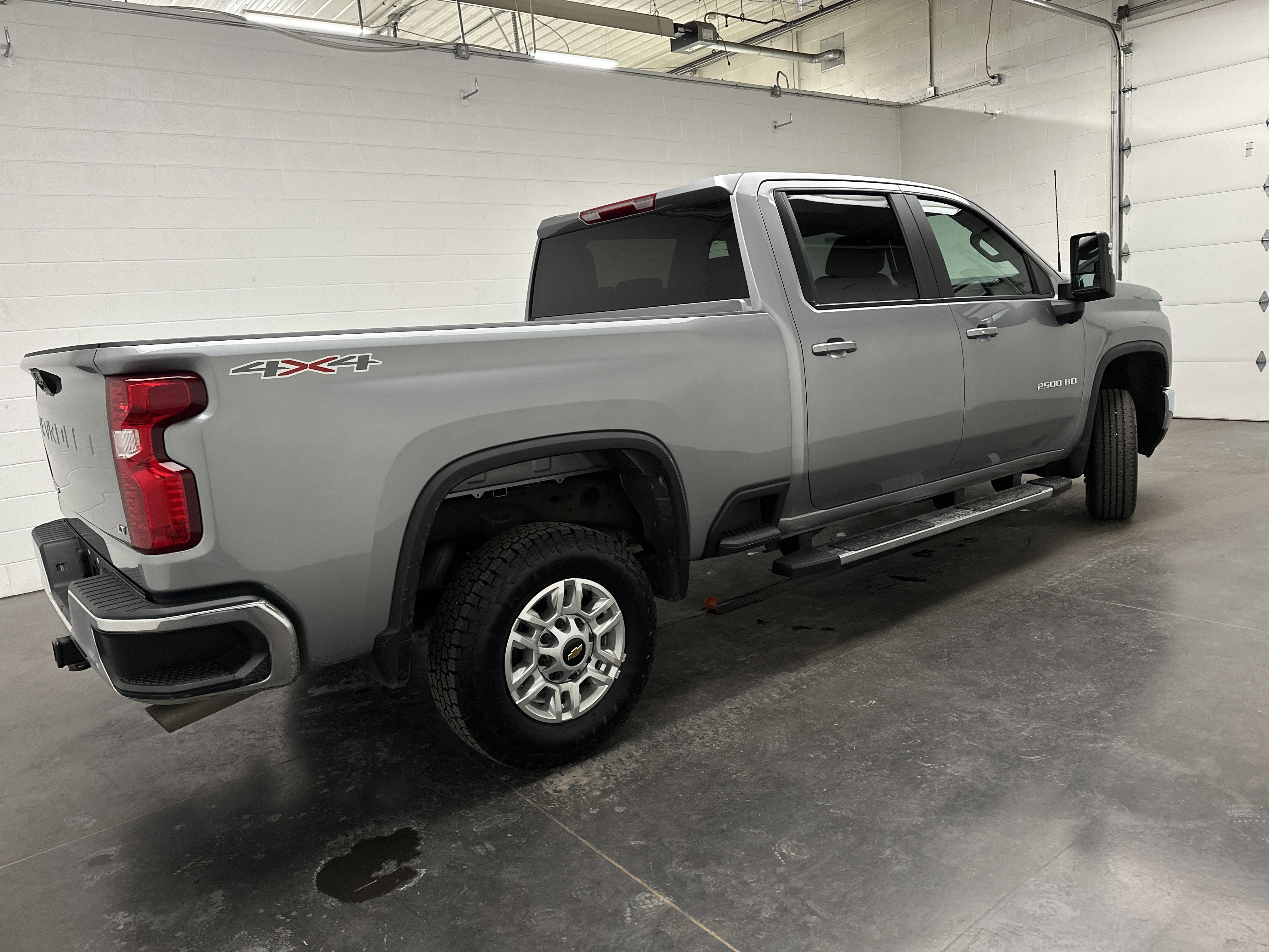 Used 2025 Chevrolet Silverado 2500 LT w/ Convenience Package image 9